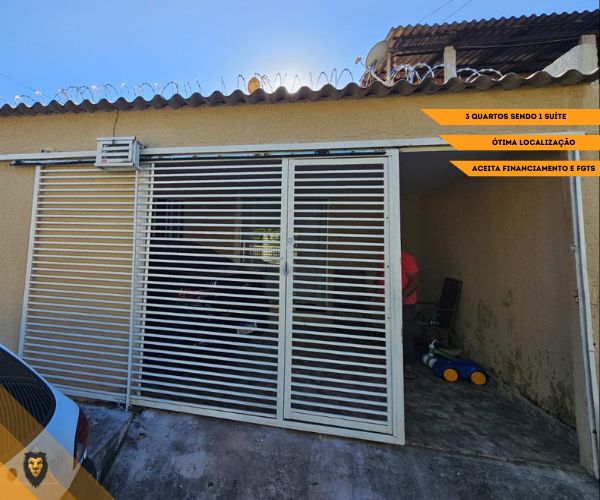 CASA DE 3 QUARTOS SENDO 1 SUÍTE À VENDA EM SAMAMBAIA