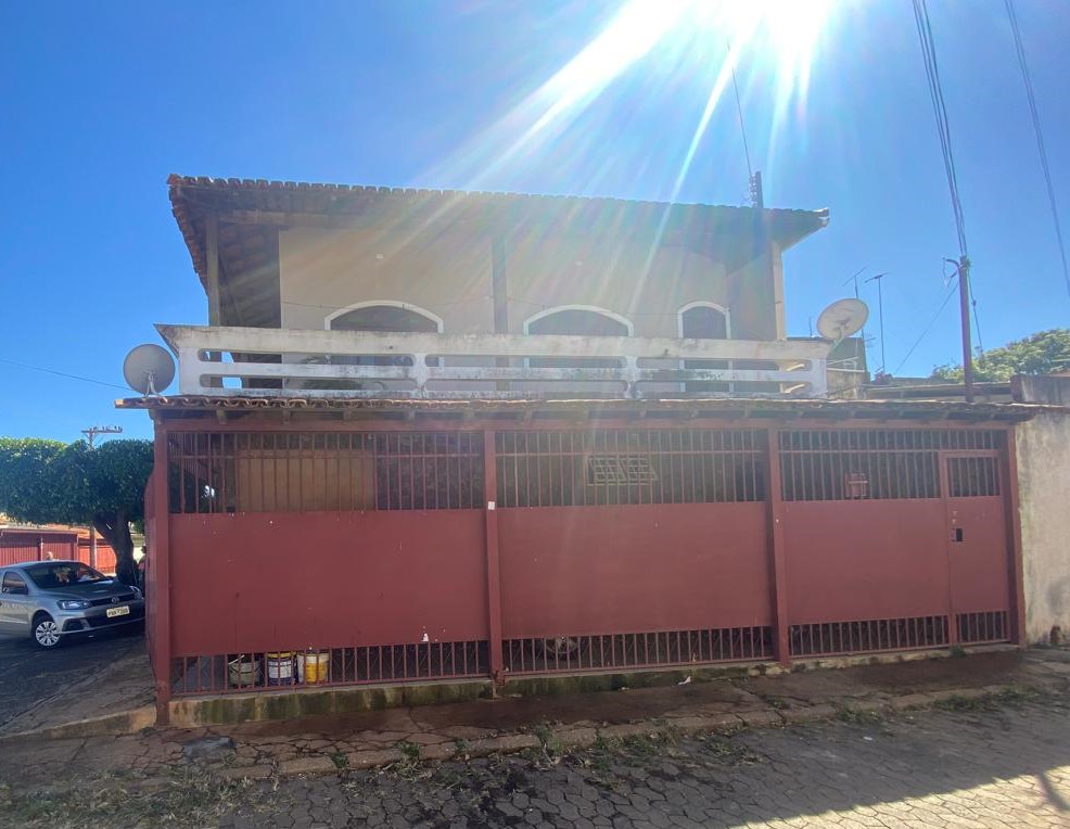 Sobrado de Esquina com 3 Residências – QNO 16 Ceilândia Norte
